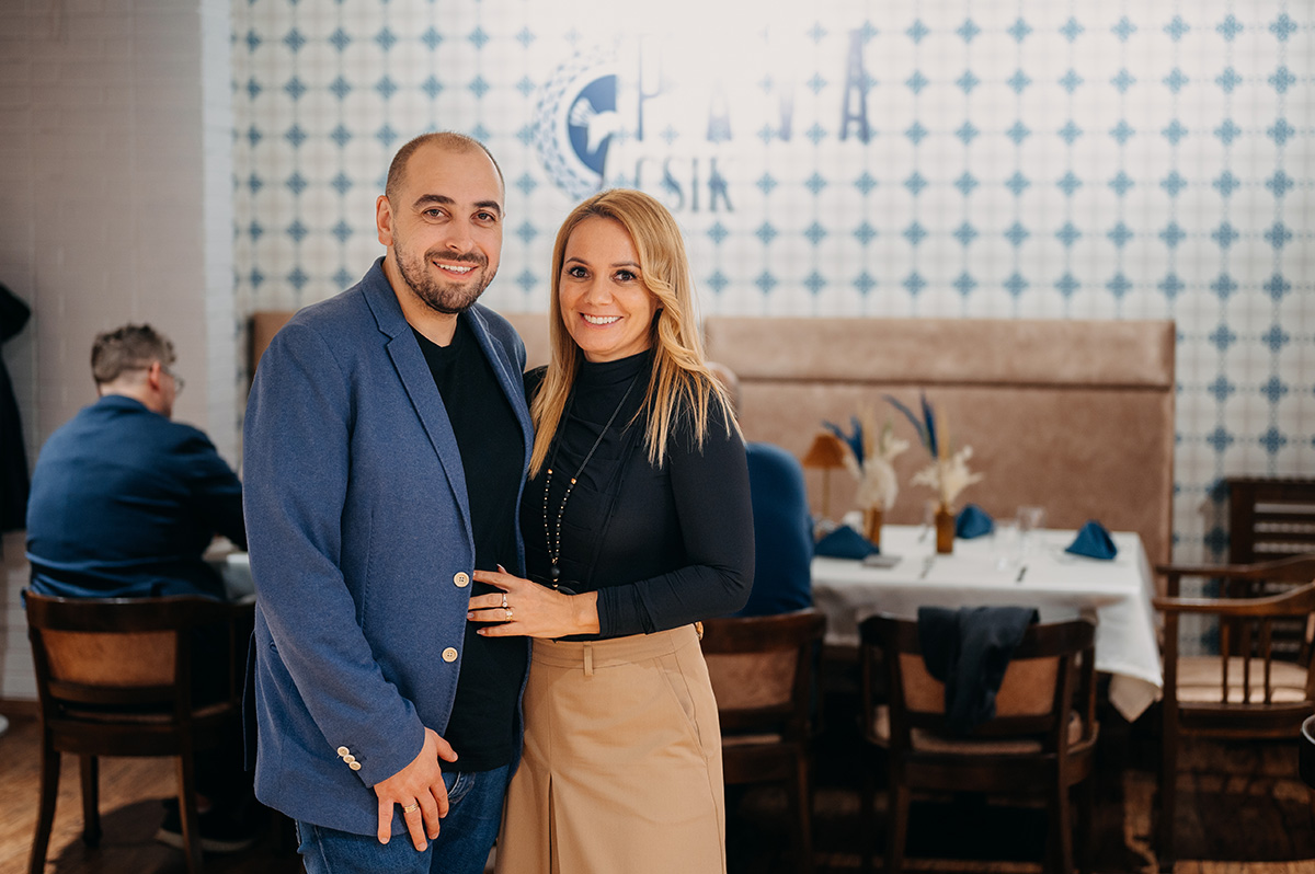 Átszállott a Páva